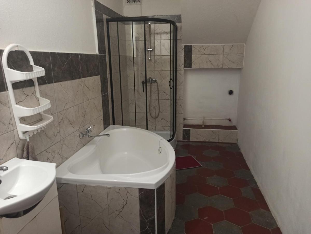 Apartman Menany Εξωτερικό φωτογραφία